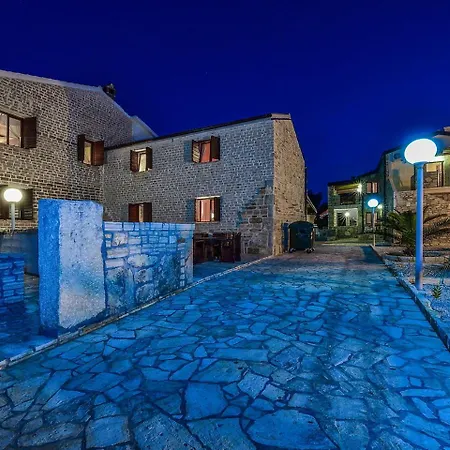 Silvija-1 By Interhome ויר